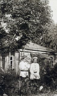Андрей Белый и С.М. Соловьев. Дедово. 1900-е. ГМП.