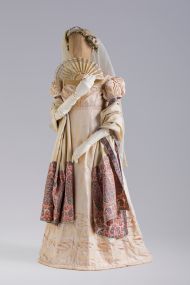 Платье из шелковой тафты отделанное фигурной апликацией из основной ткани и шифона  Франция 1820-е г  Из коллекции А  Васильева