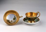Чашка и блюдце Погодиных. Франция. Около 1810. Фарфор, позолота, цировка